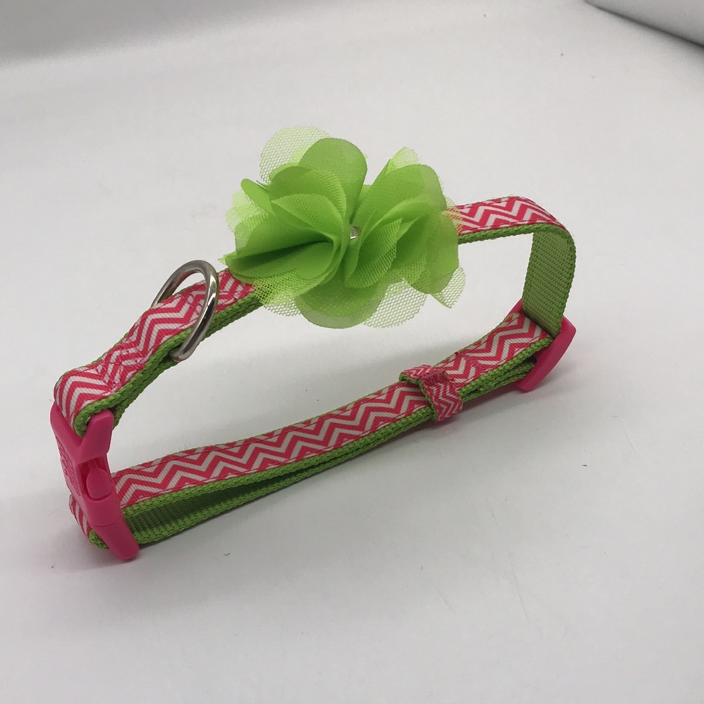 Martha Stewart Pets Chevron Pink/White on Lime Green Pattern/Netting Flower - Picture 4 of 6